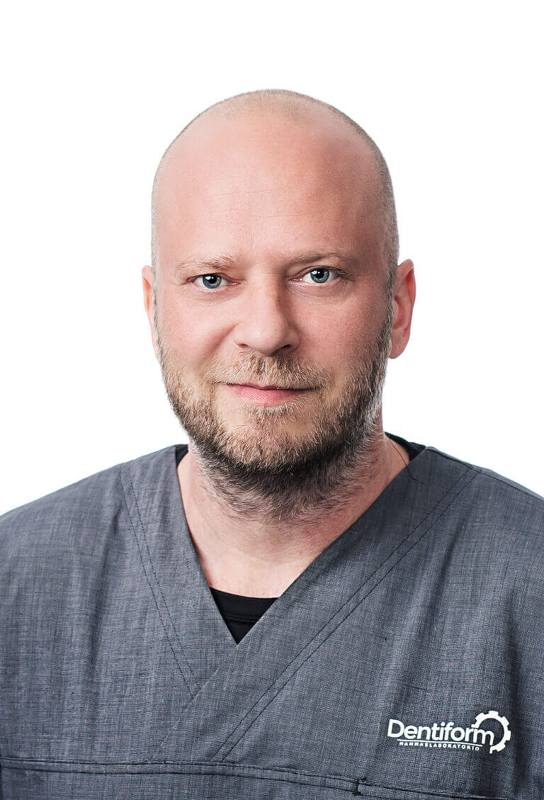 Erikoishammasteknikko Pertti Salonen kuva